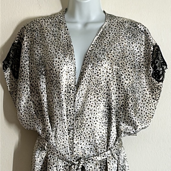 Carole Hochman Robe Black & Tan Print - Picture 8 of 12